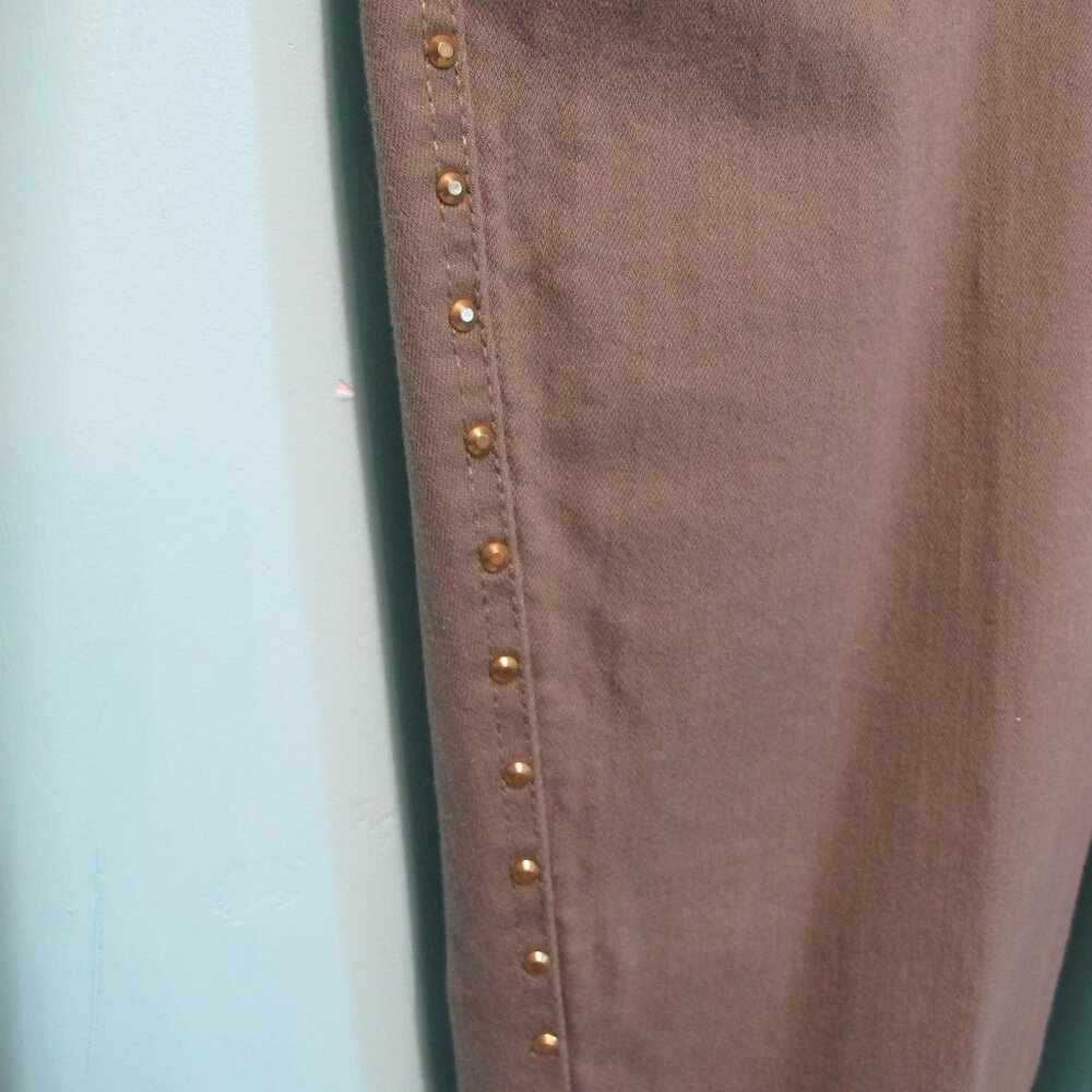 FREE ANY $8 Top w Jennifer Lopez Skinny Jeans w Beads on leg  Olive, Size 10